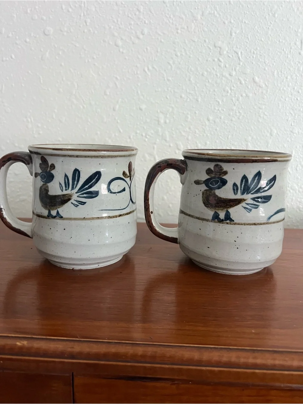 Set of Two Mugs Chicken/Bird Motif Mug — White and Blue